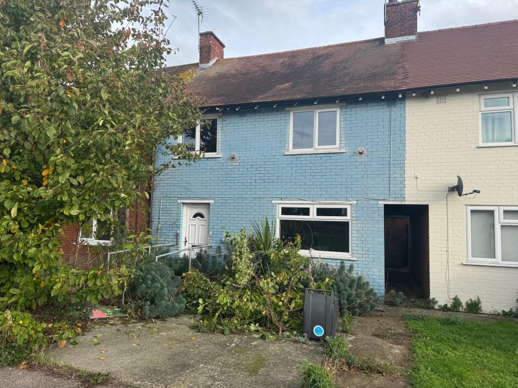 Lot: 159 - MID-TERRACE HOUSE FOR IMPROVEMENT - Front of property